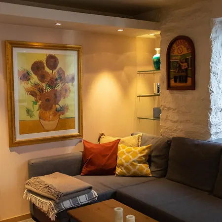 Private In Apartment