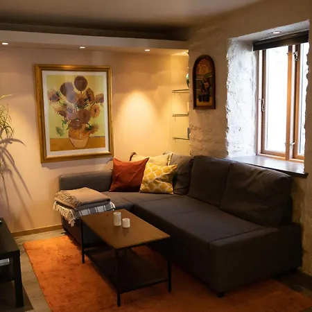 Private In Apartment